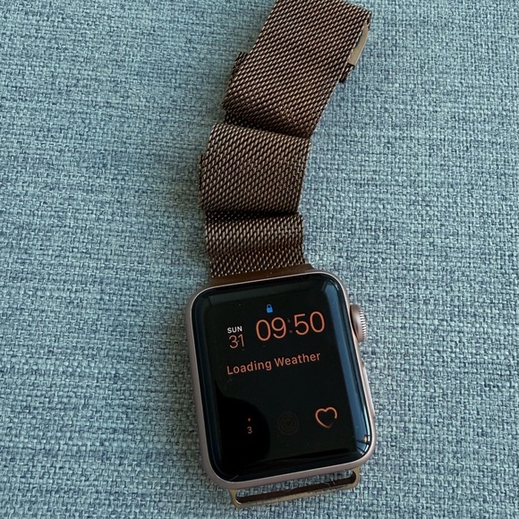 Apple Watch Series 3 – Rose Gold + Milanese Magnetic Band - Picture 1 of 3